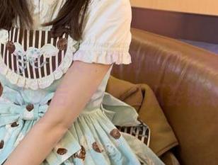 双手交叉，嘴角微微上扬——51cg10更新后，新的吃瓜姿势来了！