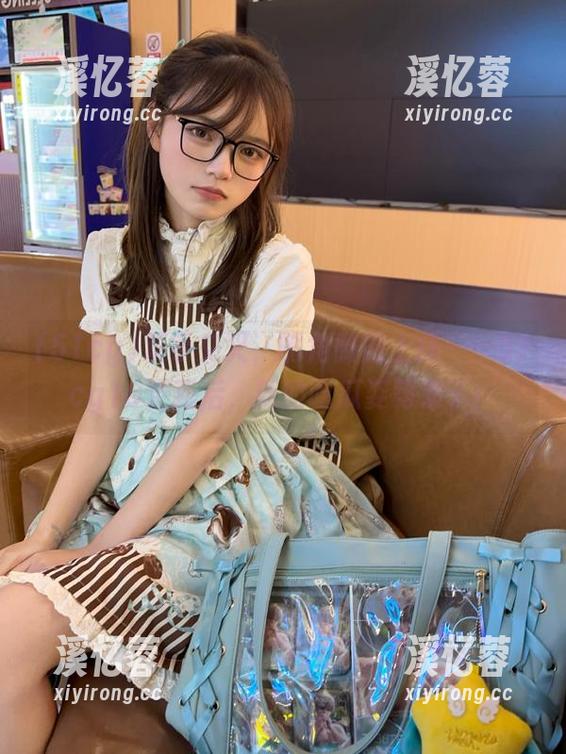 51cg 双手交叉,嘴角微微上扬——51cg10更新后,新的吃瓜姿势来了!