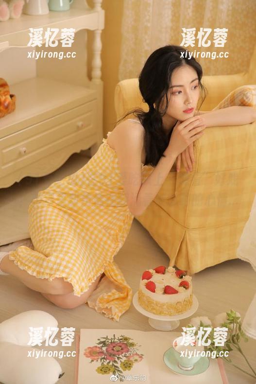 在91爱吃瓜上“观看”好戏，脑海里却仿佛在翻涌着被忽略的心情...