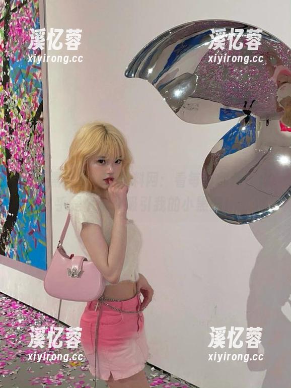 91黑料网 91黑料网:看每日翻新,似乎是个永久吸引我的小黑洞!