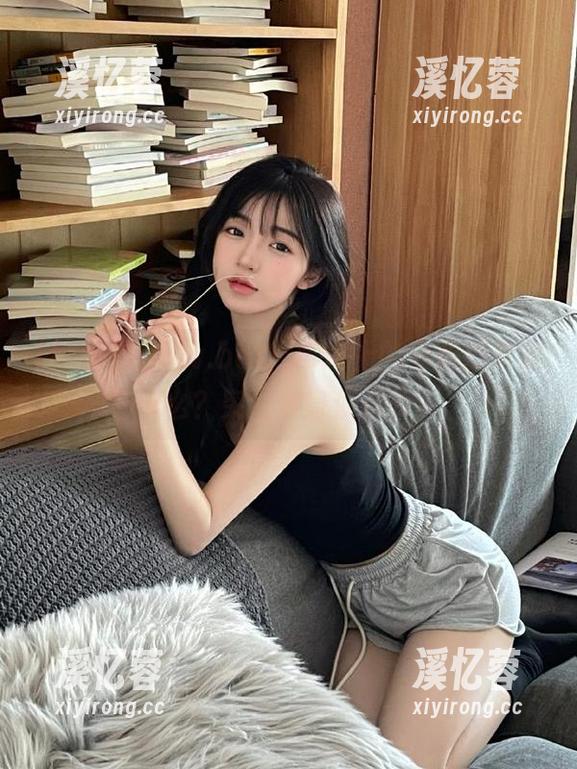 在hlw.bet，草坪上的免费瓜真靠谱么？突然变身侦探了！
