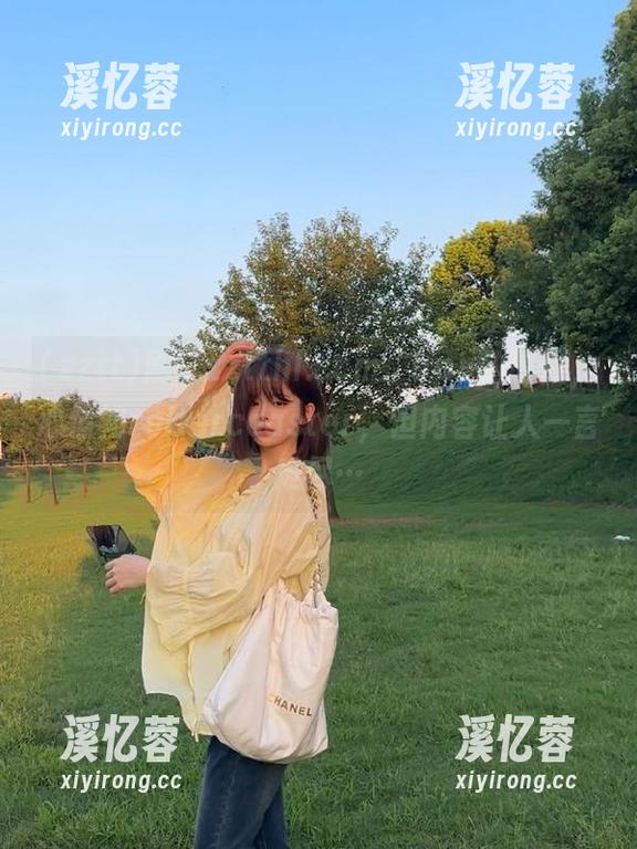 刷“zztthl.ccm”app的时候，心情如rollercoaster，但内容让人一言难尽…
