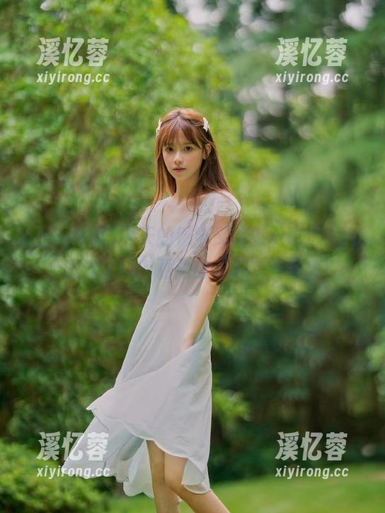 今天的娜娜又在五一吃瓜app上翻滚了吗？看她的“瓜”长多大！