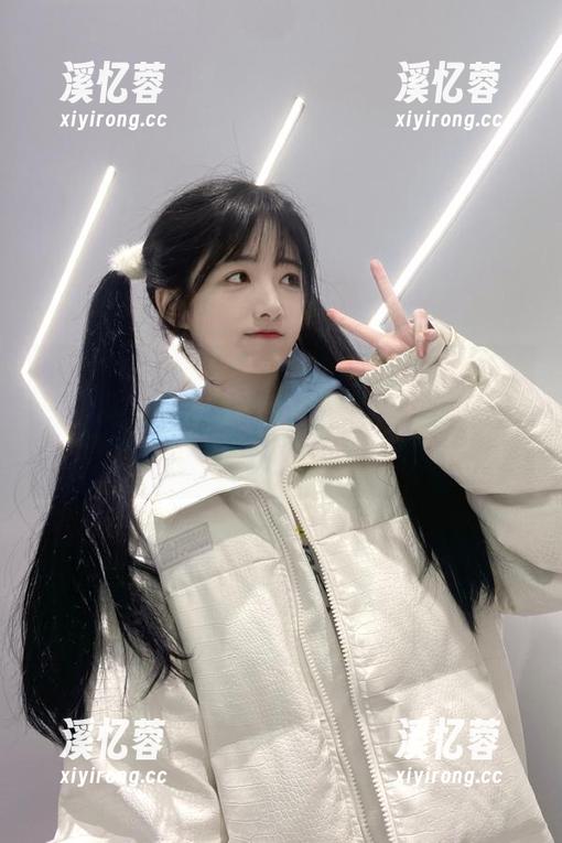 吃瓜不打烊 吃瓜不打烊苹果版,看着这黑料,意外感觉到一种…心里涌起的不知是怜悯还是好奇?