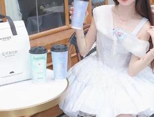 在线聊八卦：黑料不打烊，热瓜一不小心翻了车。