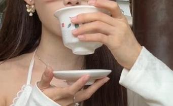 冷静点，下载万篇长征黑料不打烊，搞点绿帽乐子就足够！