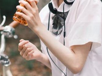 谁说苹果不掉瓜？黑料网苹果版带你飞！